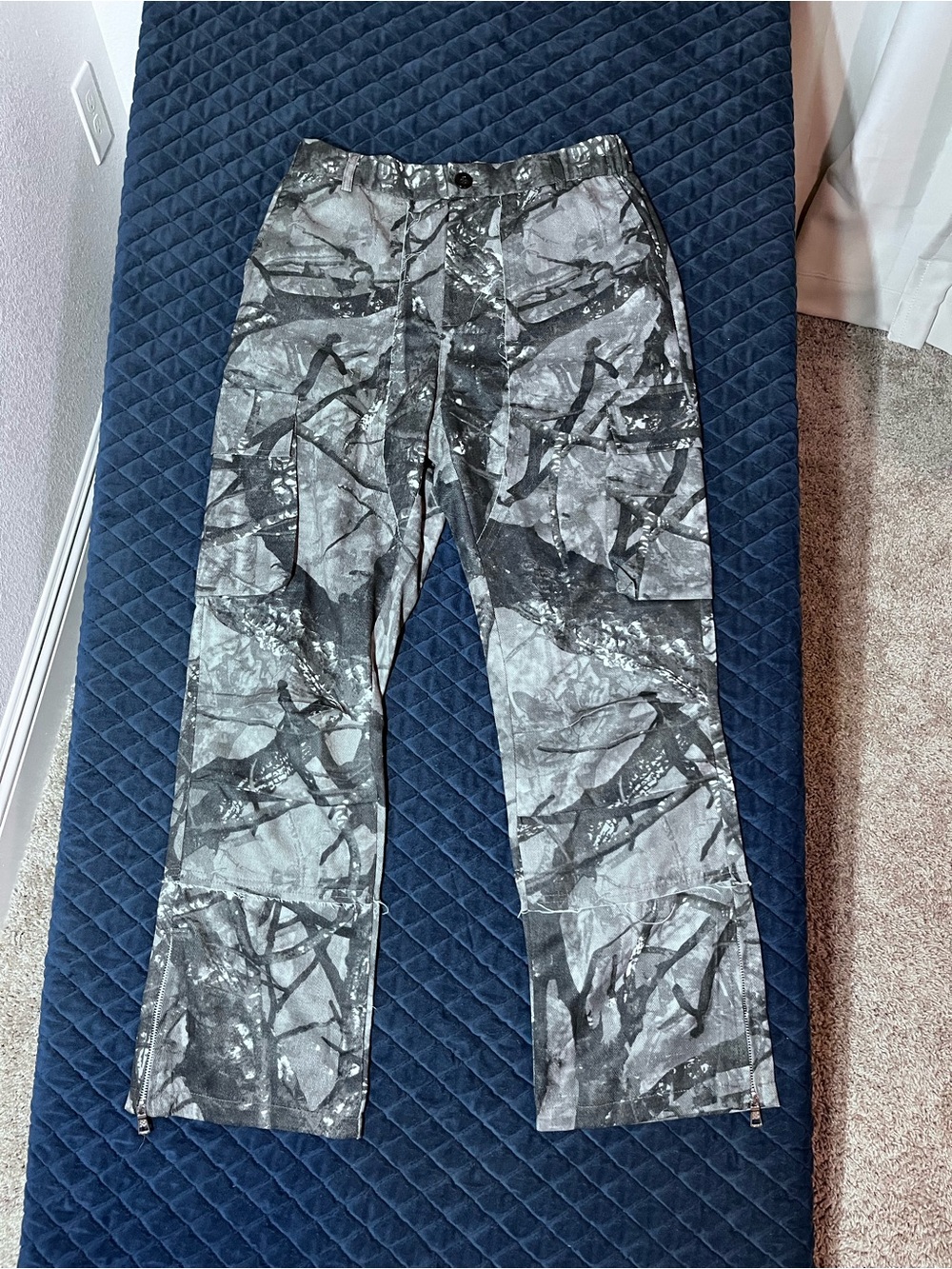 Streetwear Camouflage Cargo Pants - Casual Women’s - Medium - Zipper Pant Legs